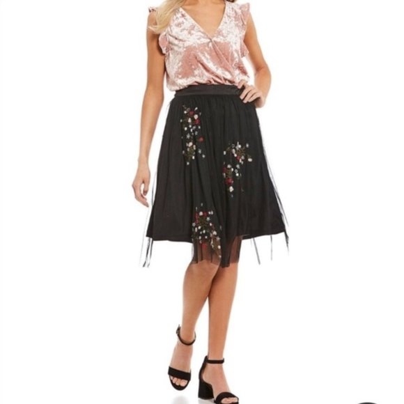 Blush Pink Crushed Velvet V-Neck Bodysuit - Picture 2 of 8